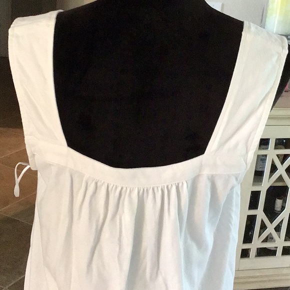 Anthro top, white, crochet bottom, size medium - Picture 5 of 7
